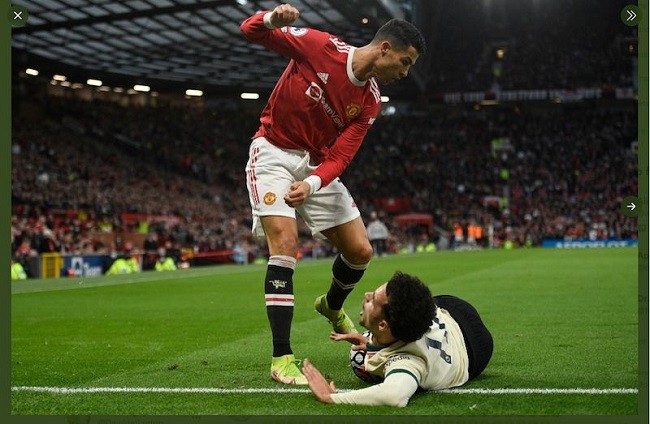 Tendang Pangkal Paha Curtis Jones, Cristiano Ronaldo Harusnya Kena Kartu Merah