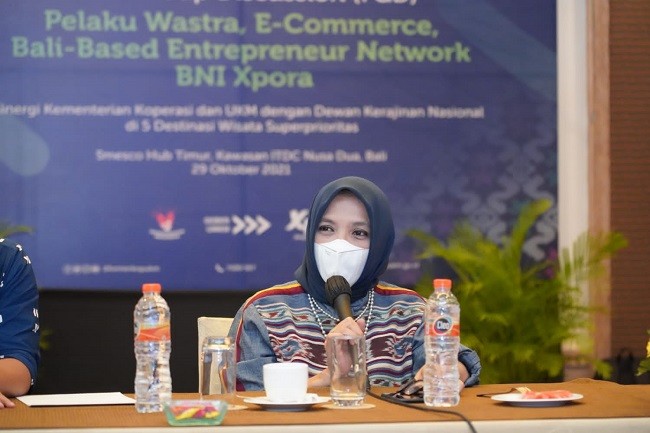 Dukung Pemasaran Digital, Kemenkop Pertemukan Pelaku Wastra dengan Platform e-Commerce