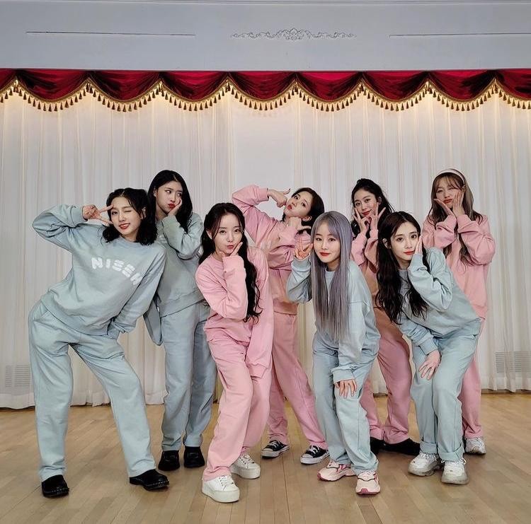 Girl Band Lovelyz Resmi Dibubarkan, Waduh Sayang Banget!