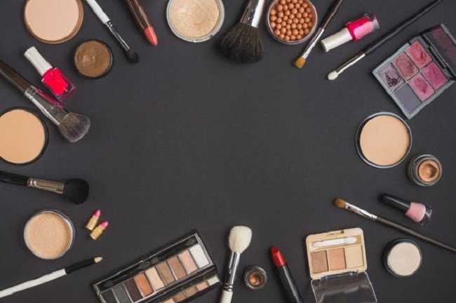 Hati-hati Bahaya Pakai Make up Kadaluarsa, Ini Risikonya