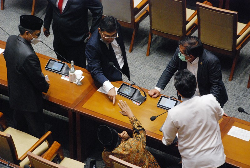 Anggota PKS Fahmi Alaydroes Interupsi Ketua DPR, Utut Adianto Hardik