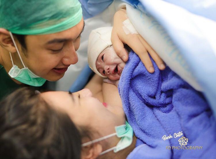 Lahirkan Anak Pertama, Felicya Angelista: We Love You Forever Bible