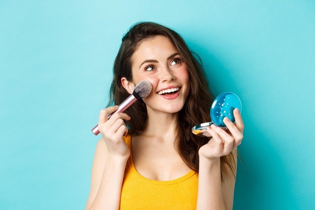 Simak! Tips Make Up Bikin Wajah Glowing dan Tahan Lama