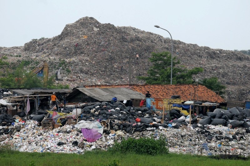 Tertimbun Sampah dari TPA Sumur Batu, Pemkot Bekasi Akan Relokasi 114 Makam