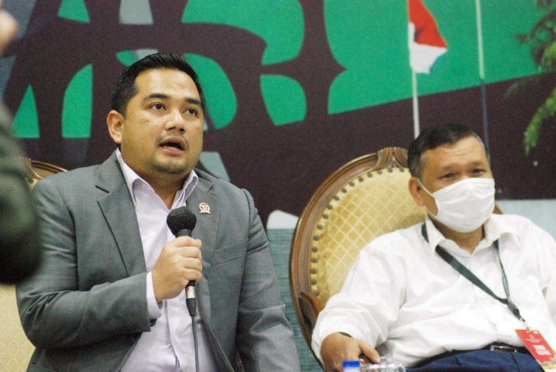 Dialektika Demokrasi tema "Otak Atik Penetapan Jadwal Pelaksanaan Pemilu 2024 Ada Apa?"