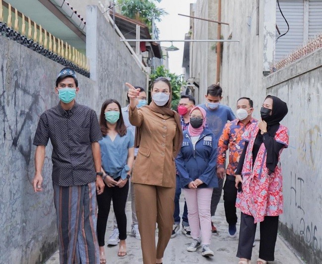 Luna Maya Jadi Ketua RT, Langsung Blusukan Bareng Warga Sekitar