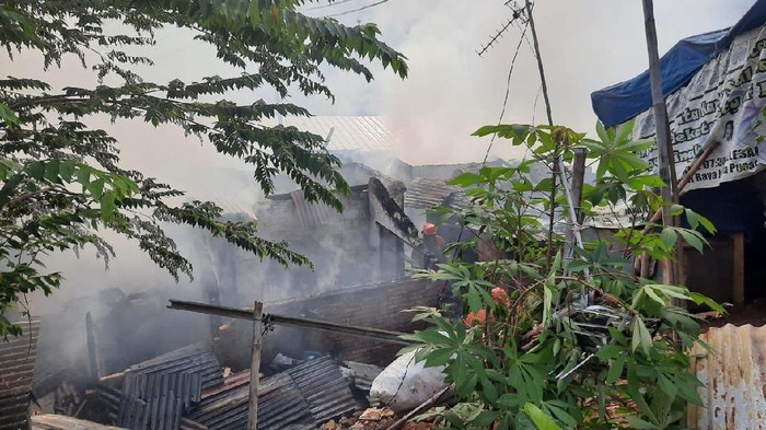 Sebanyak 15 Rumah di Pasar Minggu Terbakar, Delapan Unit Damkar Diterjunkan