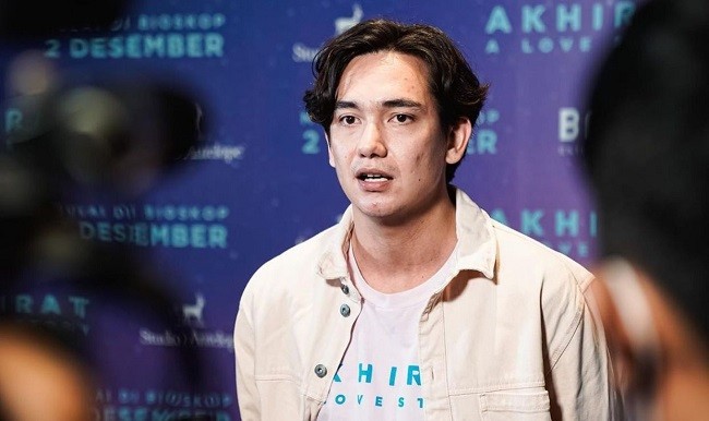Adipati Dolken Beradegan Mesra di Film, Begini Tanggapan Sang Istri 