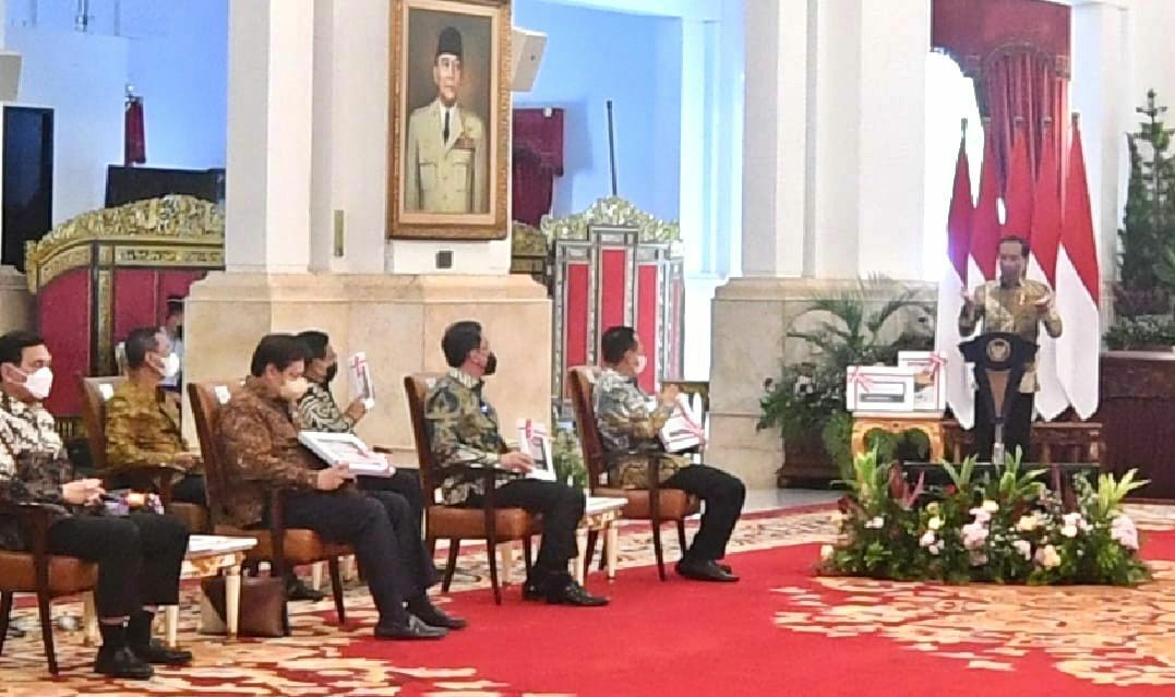 Bamsoet Bersama Pimpinan Kementerian/Lembaga Terima DIPA Tahun Anggaran 2022 dari Presiden Joko Widodo