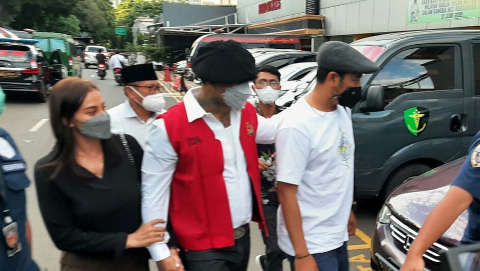 Kasus Dugaan Pengancaman Adam Deni, Jerinx Resmi Ditahan di Polda Metro