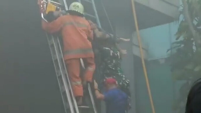 Tewaskan Dua Orang, Polisi Selidiki Kasus Kebakaran Gedung Cyber Kuningan