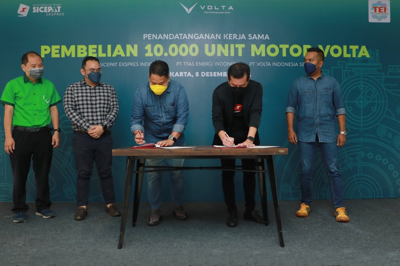 Dukung Transportasi Ramah Lingkungan, SiCepat Ekpres Borong 10.000 Unit Motor Listrik