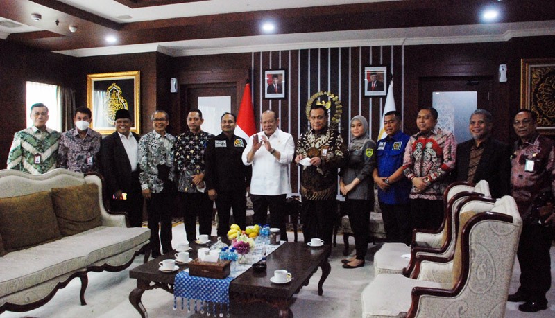 Firli Bahuri Temui Ketua DPD RI di Senayan