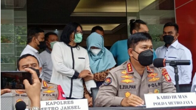 Pedangdut Velline Chu Ditangkap Bersama Suaminya Usai Konsumsi Sabu