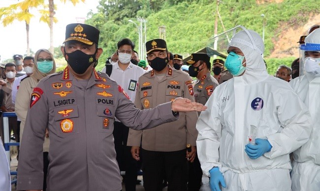 Cegah Omicron Lewat PPLN, Kapolri Pastikan Prokes dan Karantina di PLBN Entikong