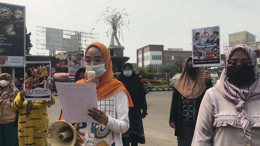 Puluhan Emak-Emak Karawang Deklarasi Prabowo-Jokowi Maju Pilpres 2024