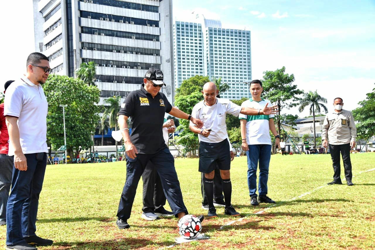 Buka Fun Football Pekan Olahraga KAHMI, Bamsoet Tegaskan Capres Golkar Airlangga Hartarto