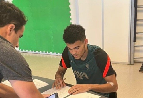 Luis Diaz  Resmi Bergabung ke Liverpool