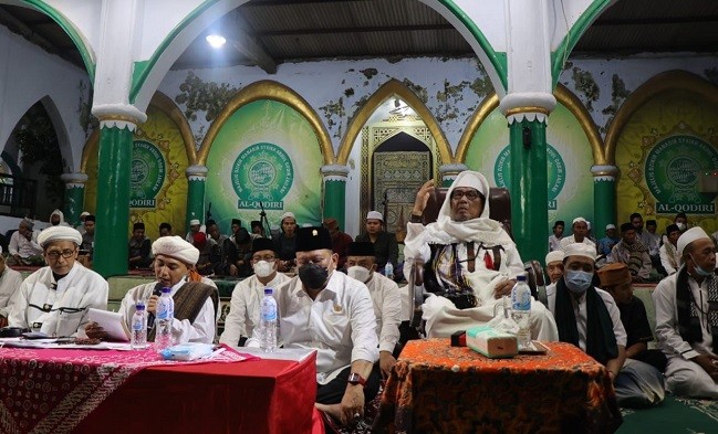 Ketua DPD RI Hadiri Dzikir Manaqib di Ponpes Al-Qodiri Jember