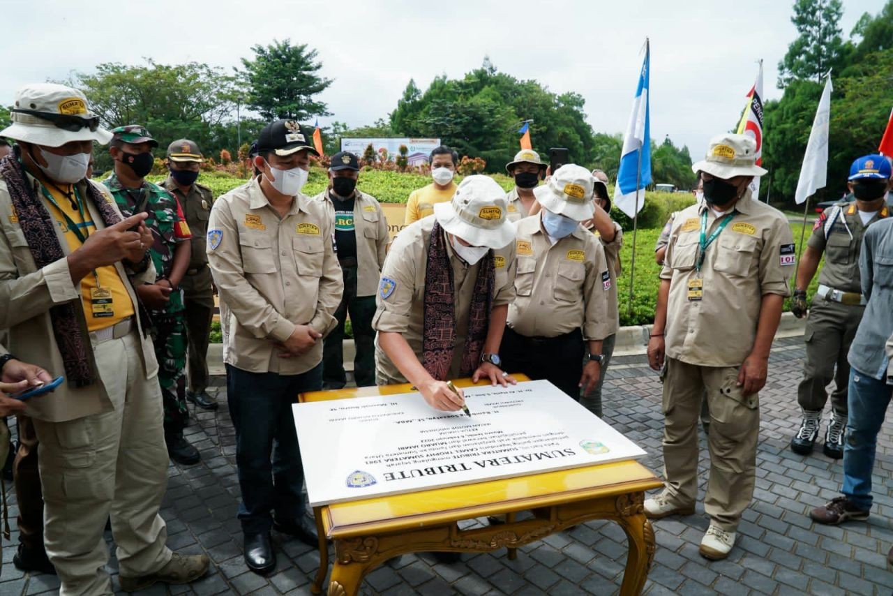 Bamsoet Lepas Peserta Sumatra Tribute for Camel Trophy 2022