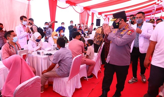 Tinjau Vaksinasi di NTB, Kapolri Minta Forkopimda Kendalikan Laju Covid-19 untuk Sukseskan Event Internasional 
