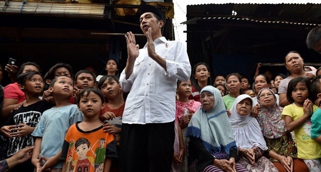 Keluarga Penjahit di Solo Dorong Amanden UU 1945, Ingin Jokowi Lanjut Satu Periode Lagi