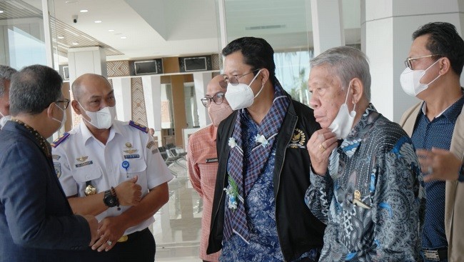 Tinjau Bandara Tampa Padang, Mahyudin Yakin Destinasi Wisata dan Kerajinan Marmer Sulbar Pontensi Sejahterakan Rakyat. 
