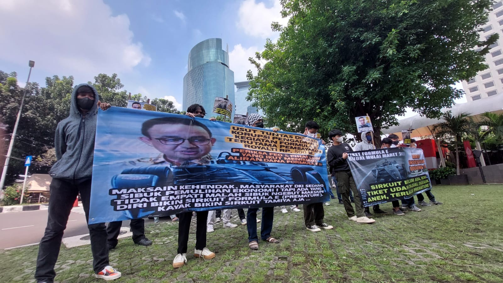 Aksi SAPU Lawan Koruptor, Aktivis: Tiket Formula E Dijual, Tapi Sirkuit Belum Ada!