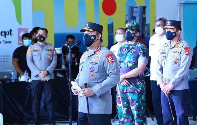Tinjau Vaksinasi Serentak, Kapolri Ingatkan Pentingnya Vaksin untuk Hadapi Omicron