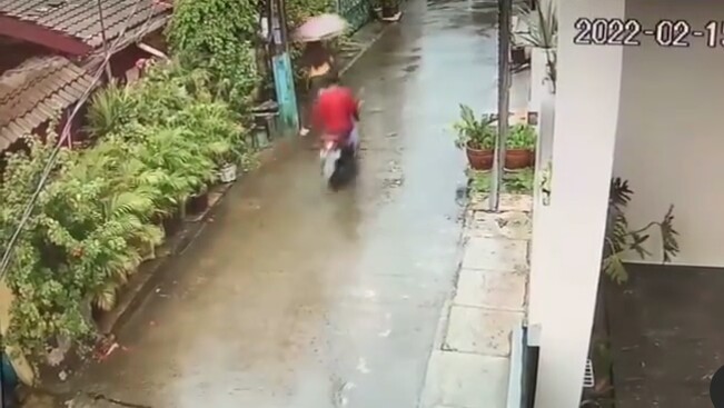 Beraksi di Bekasi dan Terekam CCTV, Pelaku Begal Bokong Diburu Polisi