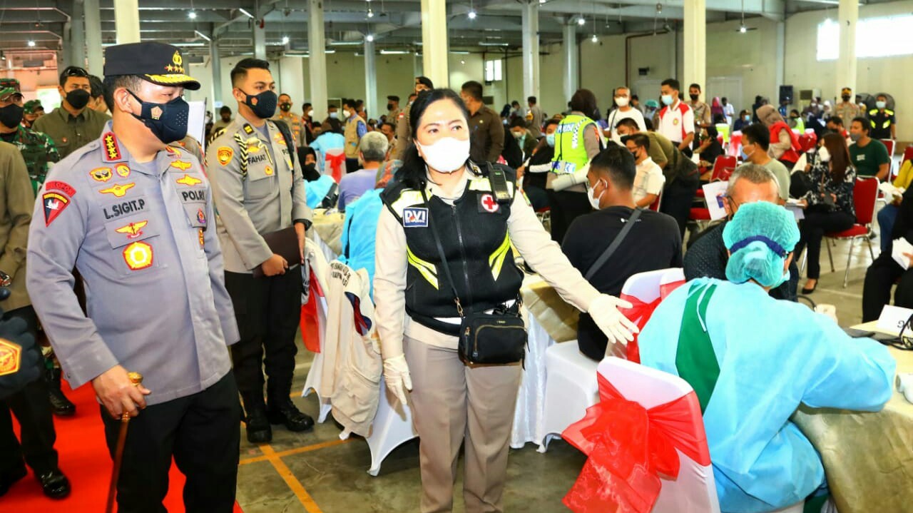 Akselerasi Vaksinasi, Kapolri Minta Warga Siaga dengan Lonjakan Covid-19
