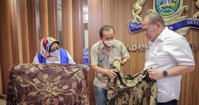 Gunakan Pewarna Berbahan Alami, Ketua DPD RI Apresiasi Eco Print