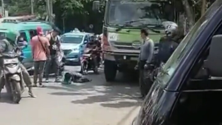 Pukul dan Injak Sopir Truk, Pria Kekar di Pasar Rebo Diburu Polisi