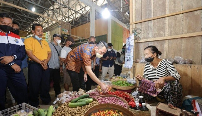 Ibas Dengar Curhatan Pedagang dan Pembeli yang Keluhkan Sembako Mahal, Migor Langka
