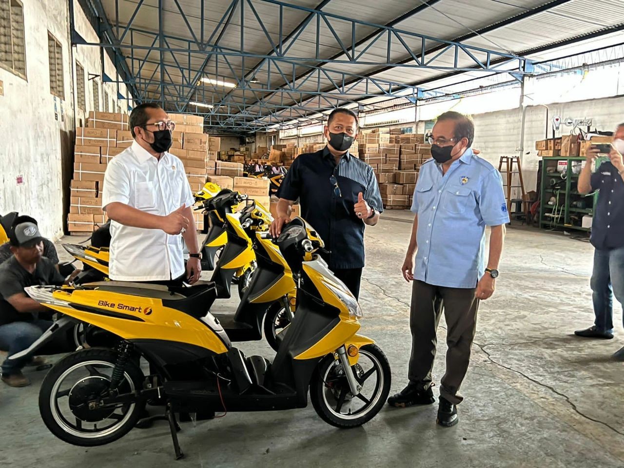 Bamsoet Tinjau Pabrik Motor Listrik Bike Smart atau BS Elektrik