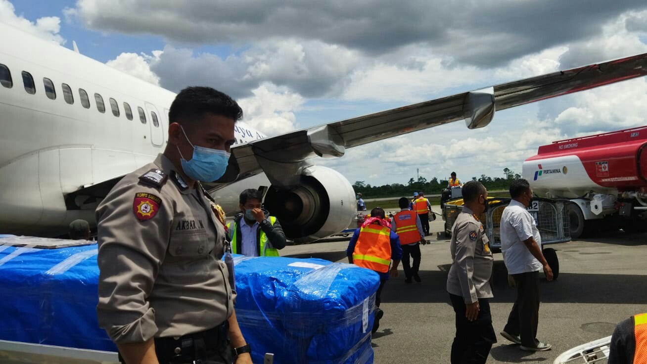 Diserahkan ke Keluarga, Polri Beri Penghormatan ke Delapan Pekerja yang Jadi Korban Pembantaian KKB