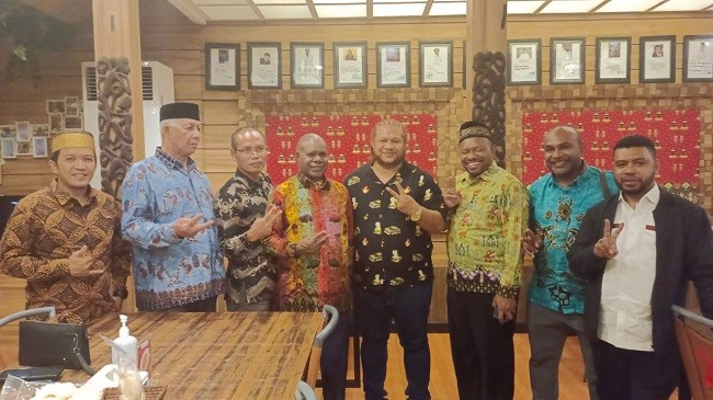 Aspirasi Papua Barat: Kalau Gubernur Diperpanjang, Kami juga Dukung Jokowi Diperpanjang