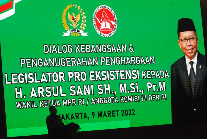 Wakil Ketua MPR RI Arsul Sani Raih Anugerah  'Legislator Pro-Eksistensi'