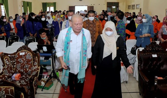 Isi Kuliah Umum di ITBis Pagar Alam, Ketua DPD RI Ajak Pemuda Melek Politik 