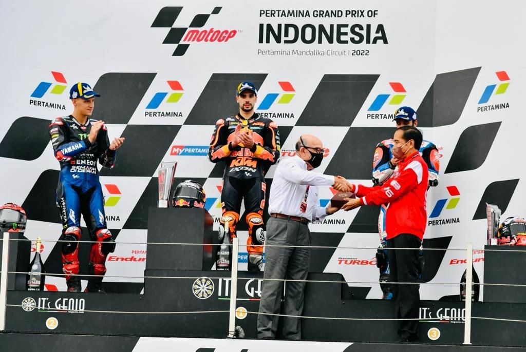 Ketua MPR RI Apresiasi Trofi MotoGP Mandalika Karya Tuksedo Studio Bali