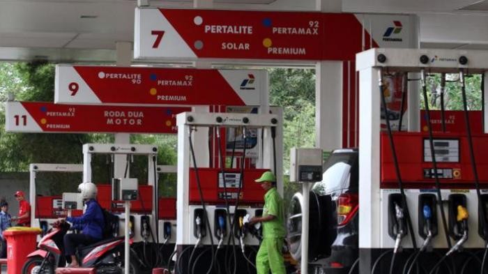 BPH Migas Diminta Bikin Aturan Pelarangan Mobil Mewah Pakai BBM Subsidi