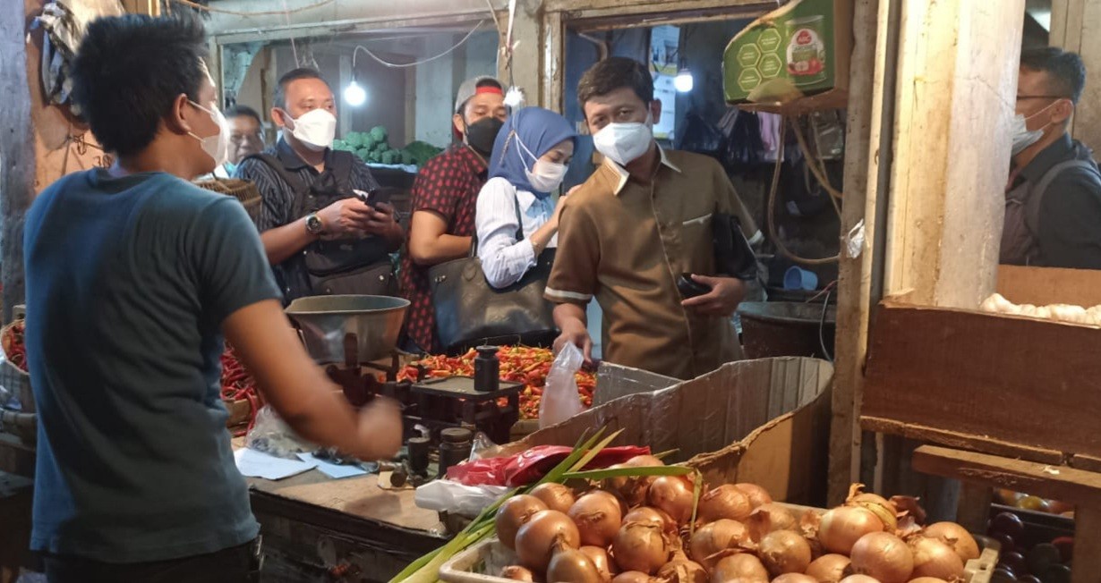 Kunjungi Pasar Tradisional, Komisi VI DPR Temukan Harga Minyak Goreng Curah Masih di Atas HET