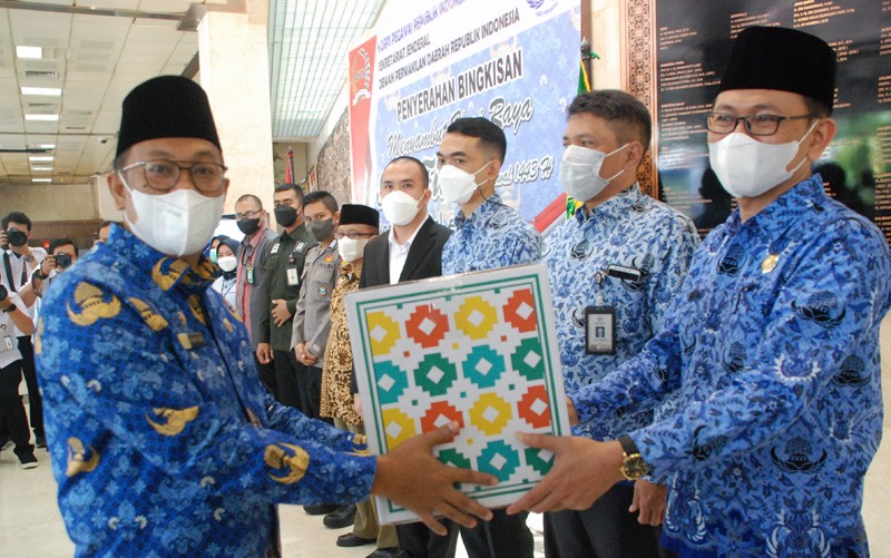 Korp Pegawai Republik Indonesia DPD RI Bagi-Bagi Bingkisan Lebaran