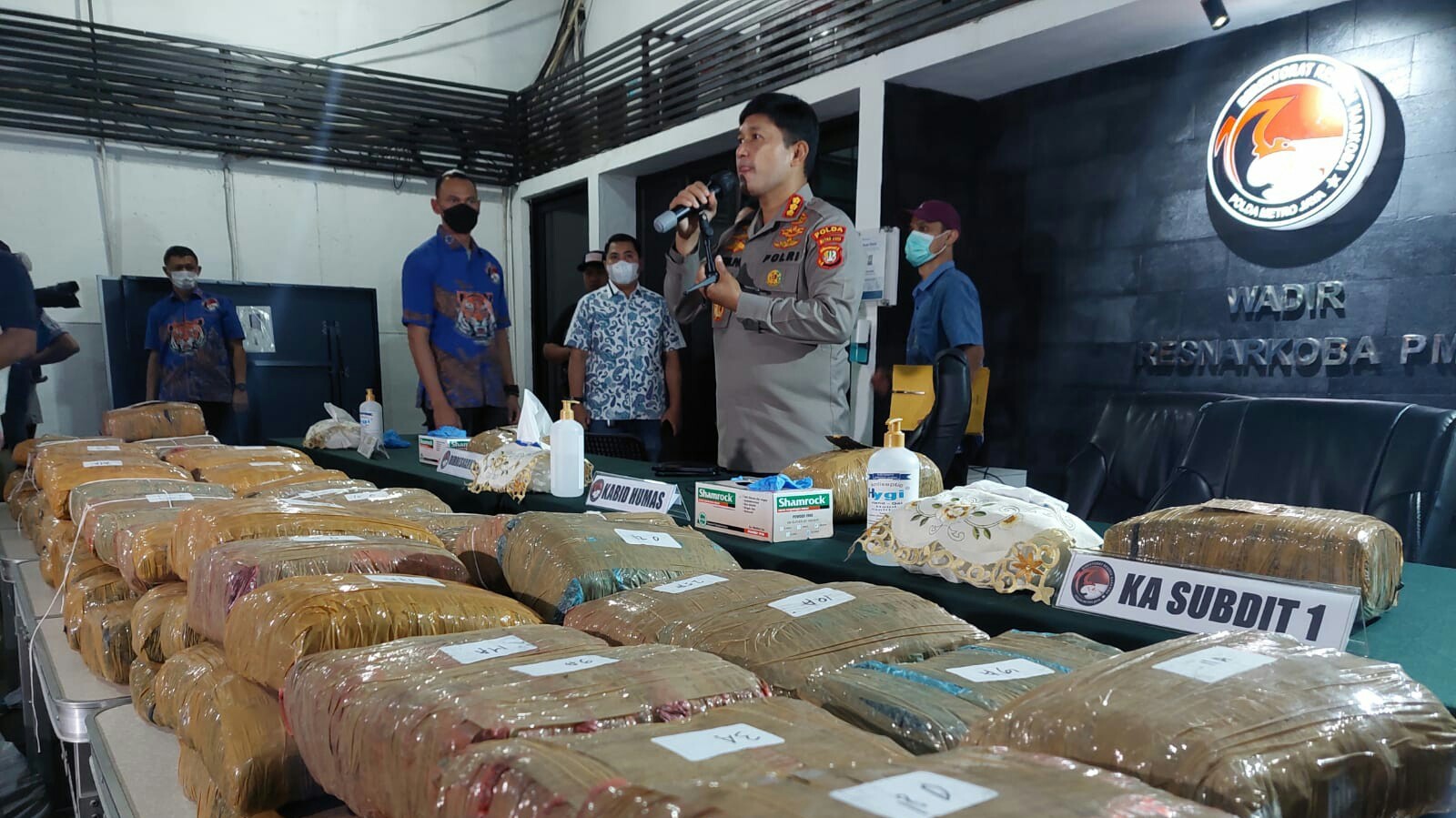 Tangkap Delapan Pengedar, Hampir Setengah Ton Ganja Disita