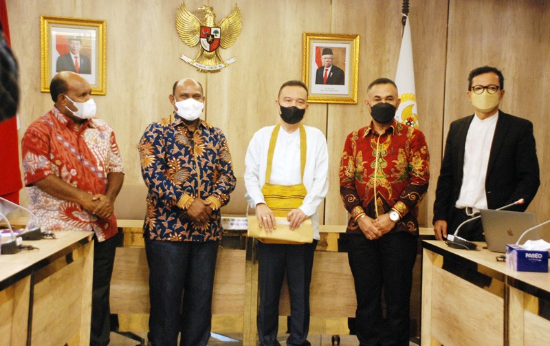Majelis Rakyat Papua (MRP) Timotius Murib Temui Wakil Ketua DPR  Sufmi Dasco Ahmad