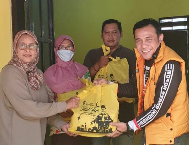 Ketua MPR RI Bagikan Ribuan Paket Sembako di Tiga Tempat