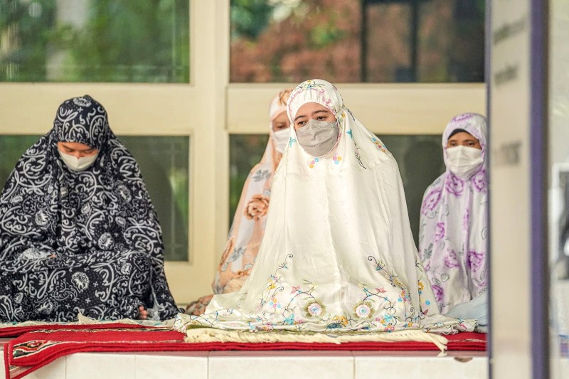 Shalat Ied Di Rumah Dinas, Puan: Selamat Menyambut Hari Kemenangan Mohon Maaf Lahir Bathin