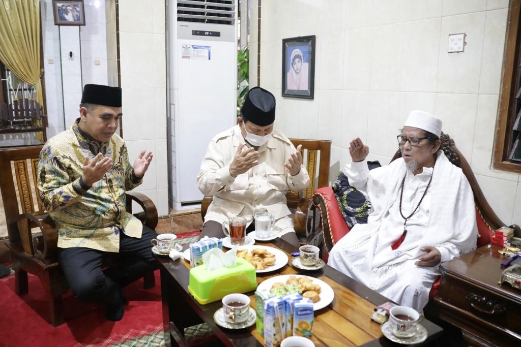 Ke Jatim Kunjungi Ulama, Prabowo: Sahabat Lama Saya