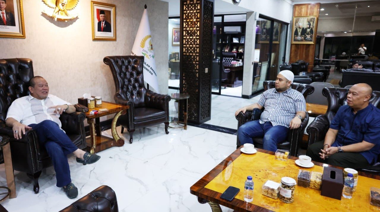 Bagi Tips Sukses ke Artis Edwin Bejo, Ketua DPD RI: Kuncinya Tahajud dan Dhuha