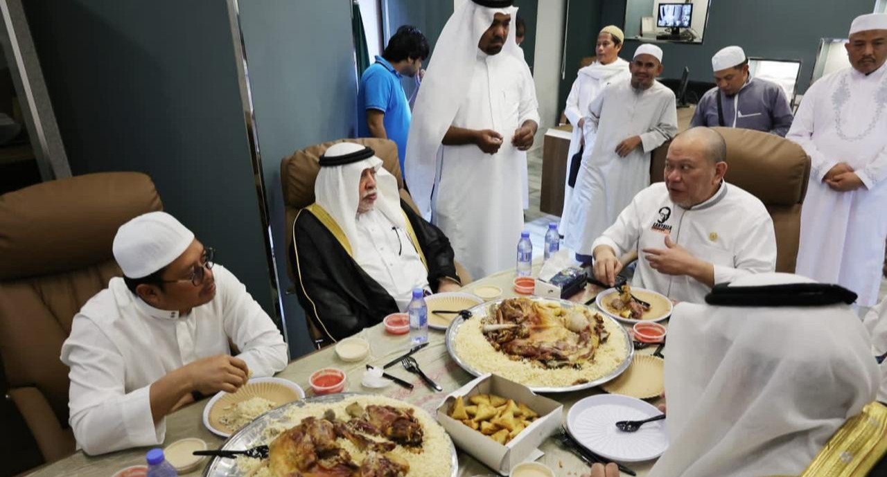 Dijamu Makan Pemegang Kunci Kabah, LaNyalla Didoakan Bermanfaat Bagi Indonesia